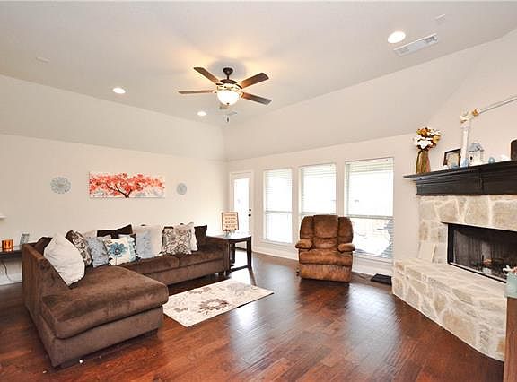 3rd image of 3606 Hyde Park Dr