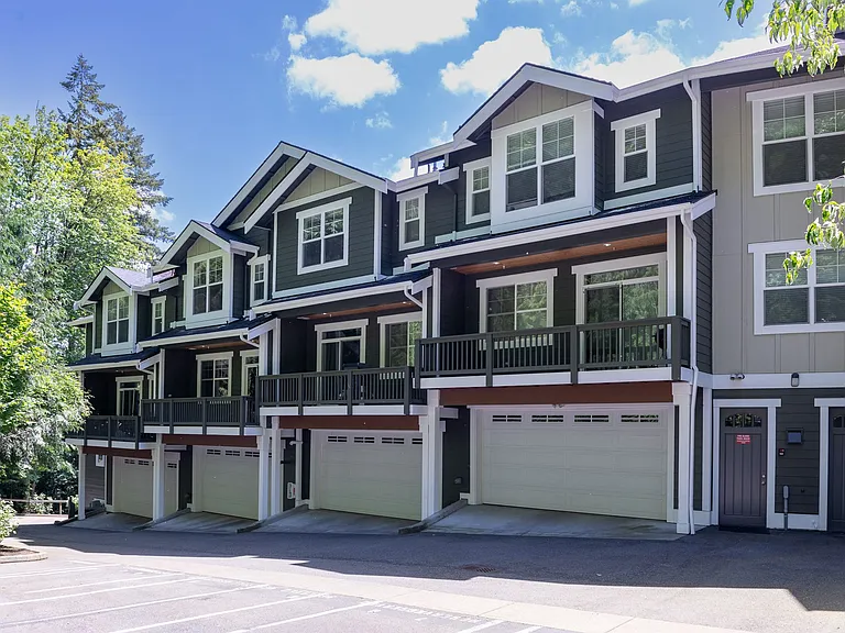 Calabria Apartments — Photo 12