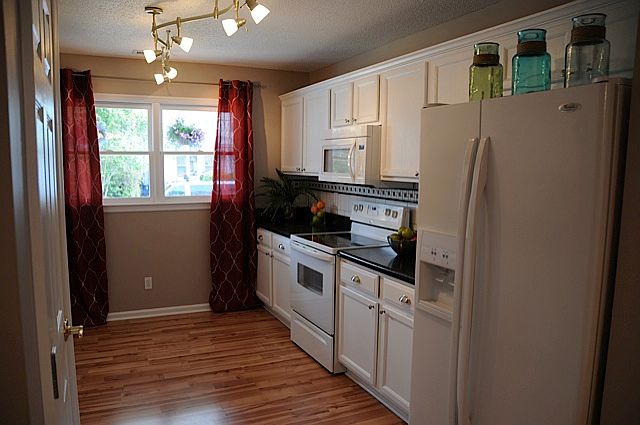 1st image of 1044 Ann St