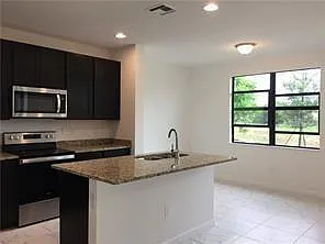 3 bed, 2.5 bath, 1446 sqft, $3,500 — Photo 4