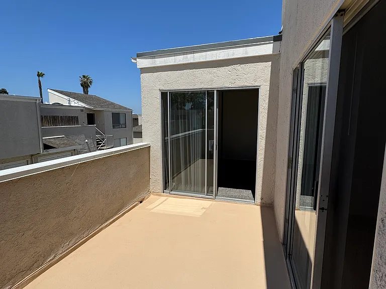 Huntington Harbour Villas — Photo 22