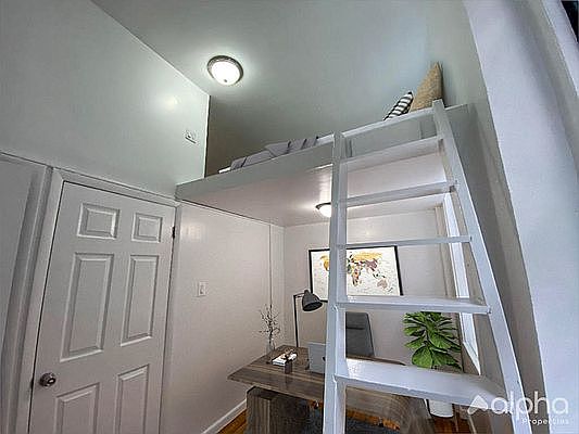 2nd image of 153 Norfolk St #1C0