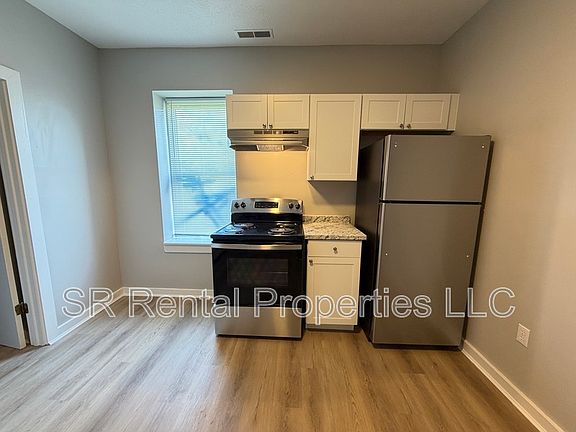 3rd image of 243 S Main St APT 3