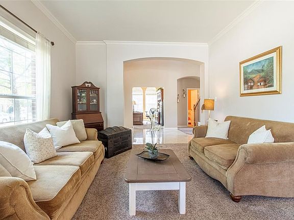 4th image of 11701 Chaucer Dr
