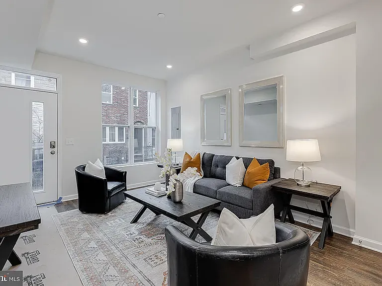 2224 Greenwich St — Photo 9