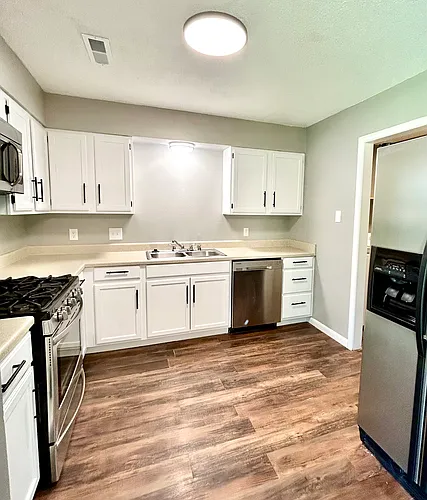 850 N Lola Ln Photo 1