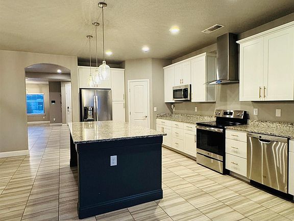 5th image of 1907 N Orchid Dr
