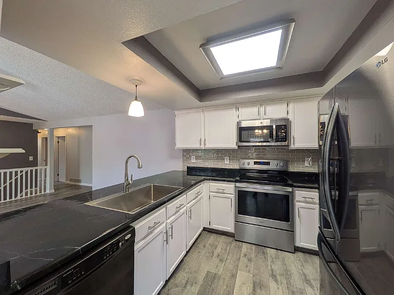 2128 Beacham Dr — Photo 6
