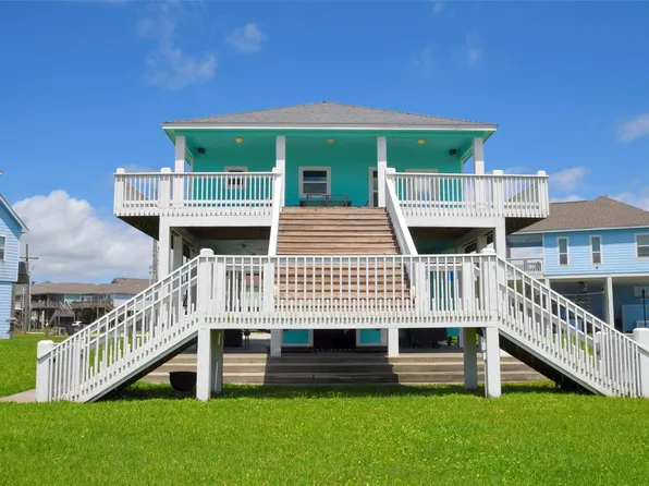 1992 Matt Dr, Crystal Beach, TX 77650
