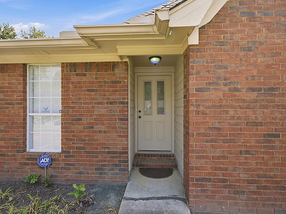 3rd image of 272 Wellington Way