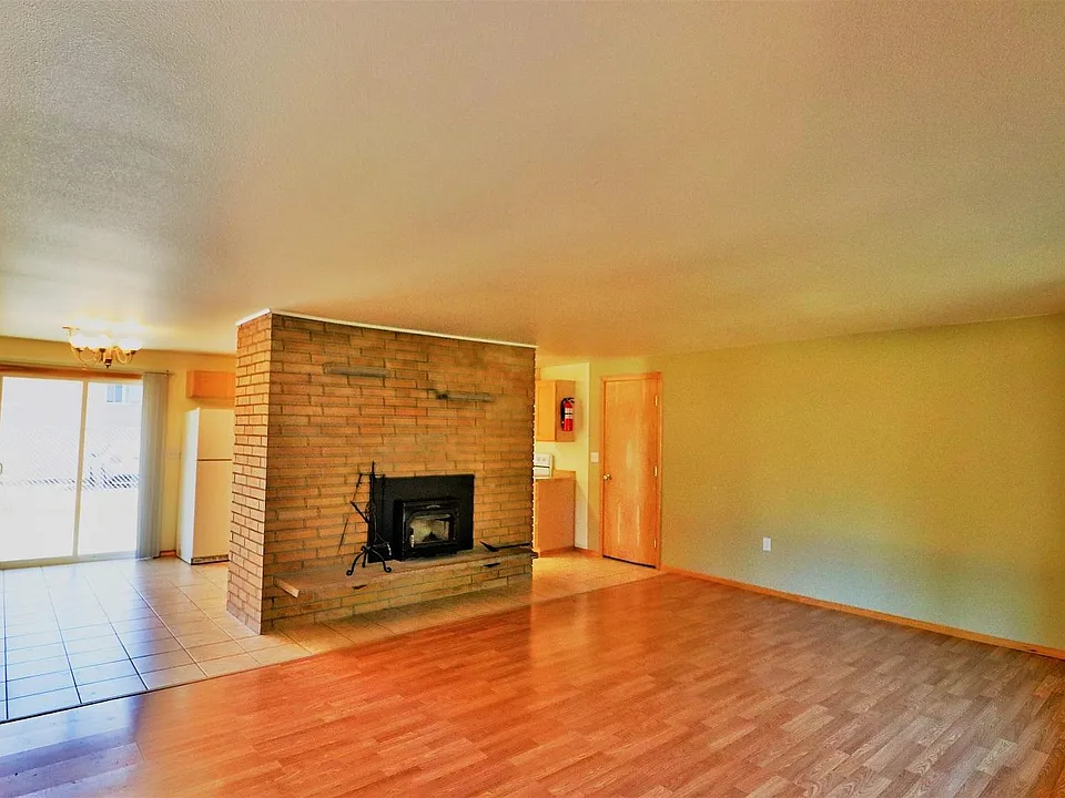 Living room with fireplace