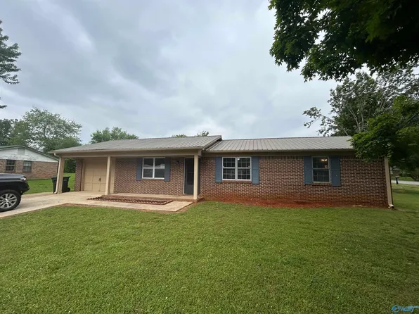 393 Canadian Dr, Scottsboro, AL 35769