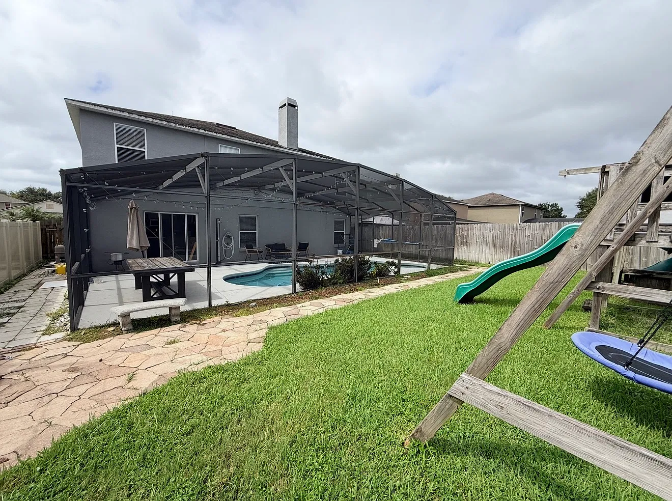 6 bed, 3479 sqft, $3,650 — Photo 4
