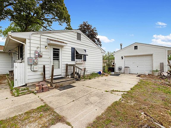 3rd image of 118 Keyport Rd