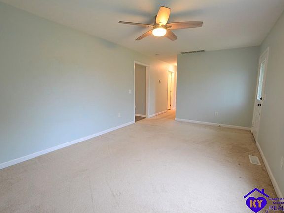 4th image of 170 Manley Ave