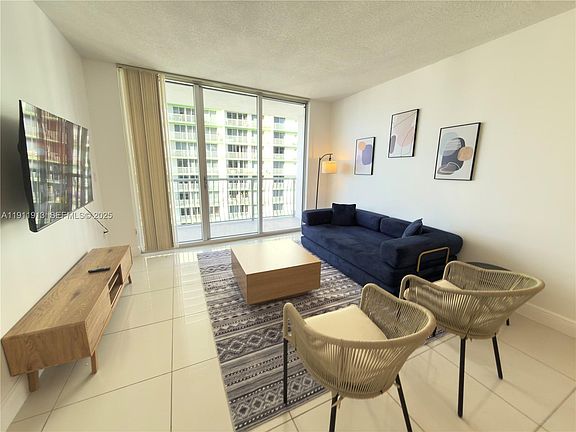 5th image of 1750 N Bayshore Dr APT 3309
