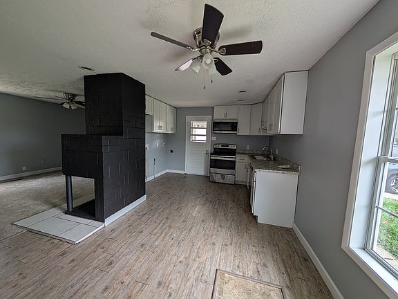 3rd image of 498 Crystal Dr