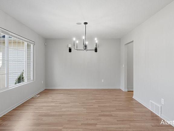 4th image of 540 Overbrook St
