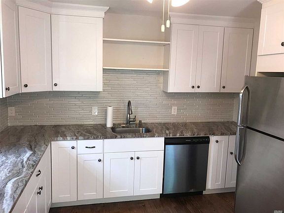 4th image of 493 Peconic St