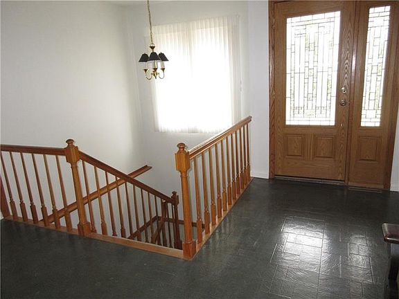 4th image of 102 Lemont Dr