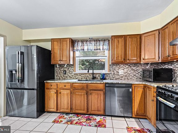 5th image of 1007 Marlborough Ave