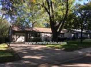 7941 Maple St, Prairie Village, KS 66208