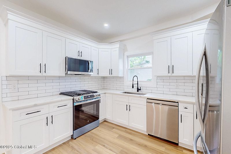 5th image of 499 Kenwood Avenue