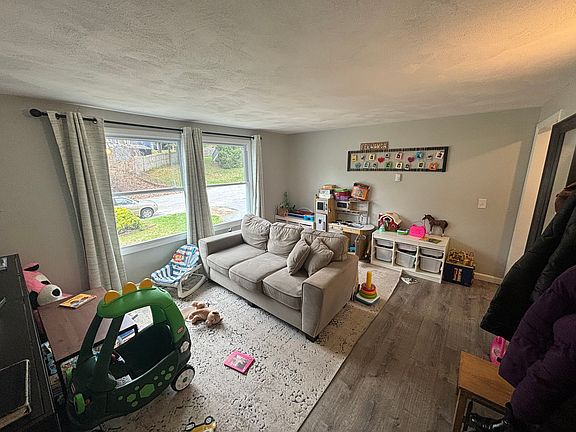 3rd image of 8 Lanesboro Rd APT 3