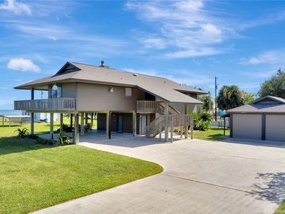 106 E Adams Ave, Port O Connor, TX, 77982