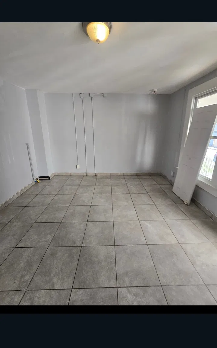 3 bed, $2,200 — Photo 2