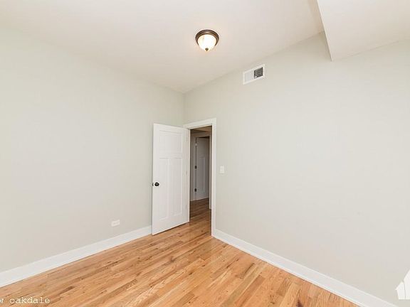 5th image of 639 W Oakdale Ave #1318