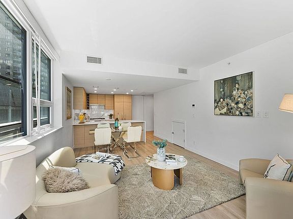 5th image of 823 Carnarvon St #Townhouse 507