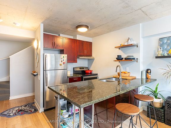 3rd image of 36 Charlotte St #702