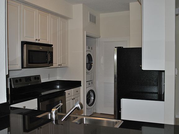 4th image of 8539 GATE Parkway #9343