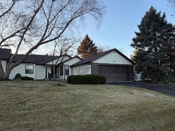 1020 Bertram Dr #17-1, Freeport, IL 61032