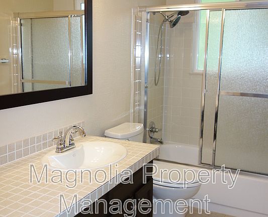 5th image of 1185 Applewood Dr