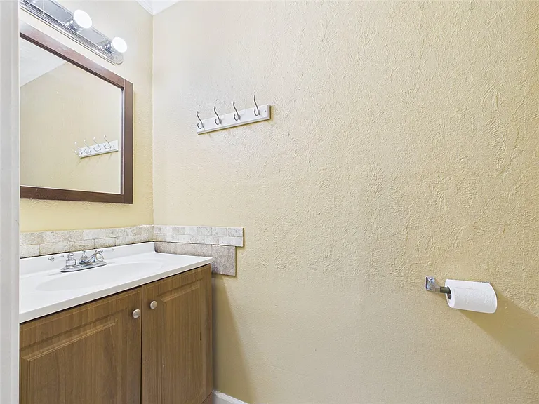 1213 W Sidnor St — Photo 18