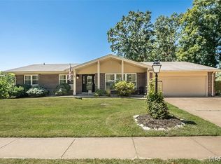 2842 Foxfire Dr, Saint Louis, MO 63129