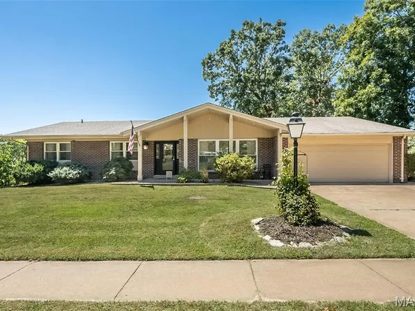 2842 Foxfire Dr, Saint Louis, MO 63129