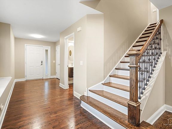 5th image of 254 Taylor Ct