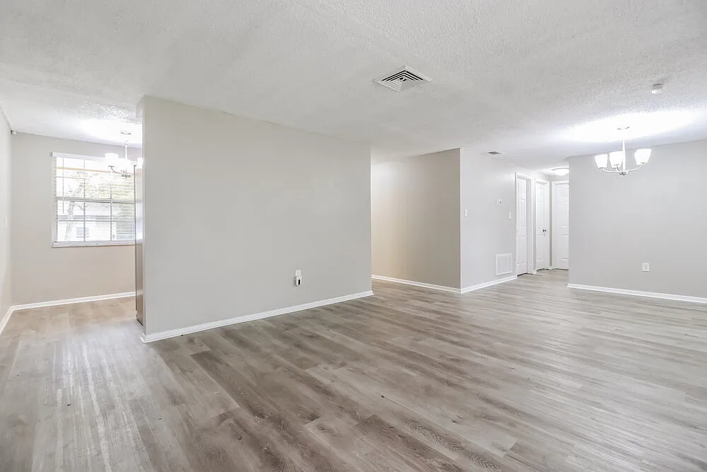 3 bed, 2.0 bath, 1094 sqft, $1,585 — Photo 3