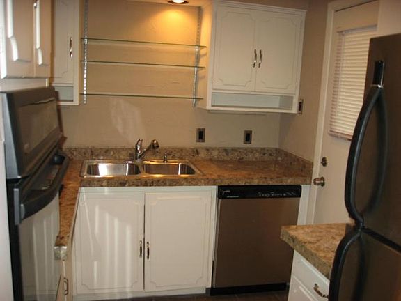 4th image of 4728 McKinney Ave #B