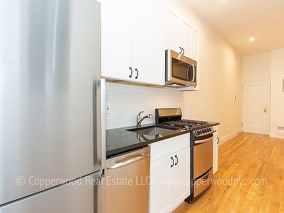 2nd image of 121 E 82nd St APT 4