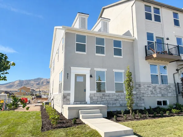 921 W Halvorsen Pkwy #221, Saratoga Springs, UT 84043