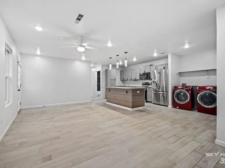 731 S Erika Ave — Photo 20