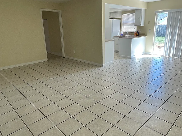 12068 Club Woods Dr — Photo 9
