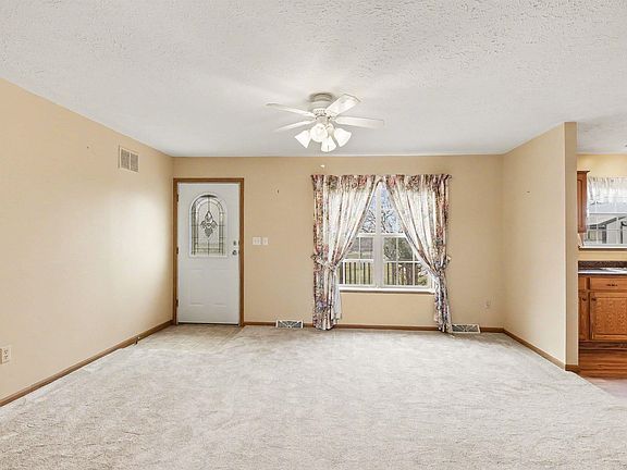 3rd image of 25 E Highwood Rd