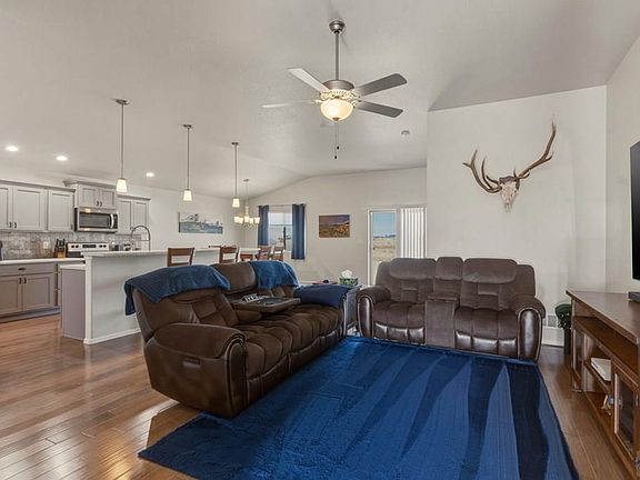 4th image of 653 E Chaunsey Dr