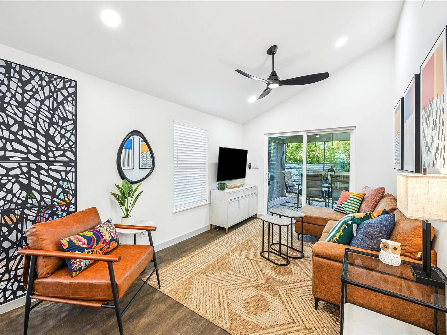 2 bed, 1.0 bath, 720 sqft, $3,000 — Photo 4