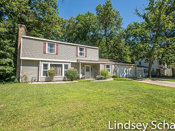 2nd image of 515 Shadowood St NW